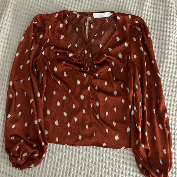 ASTR the Label Rust Blouse Keyhole Top Puff Sleeve Design Pattern Date Night‎ - Picture 4 of 7
